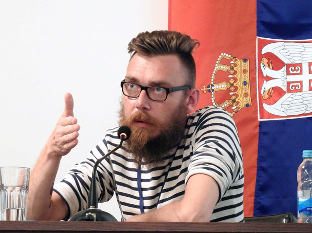 Жозеф Понтис: Живимо Чаплинова Модерна времена